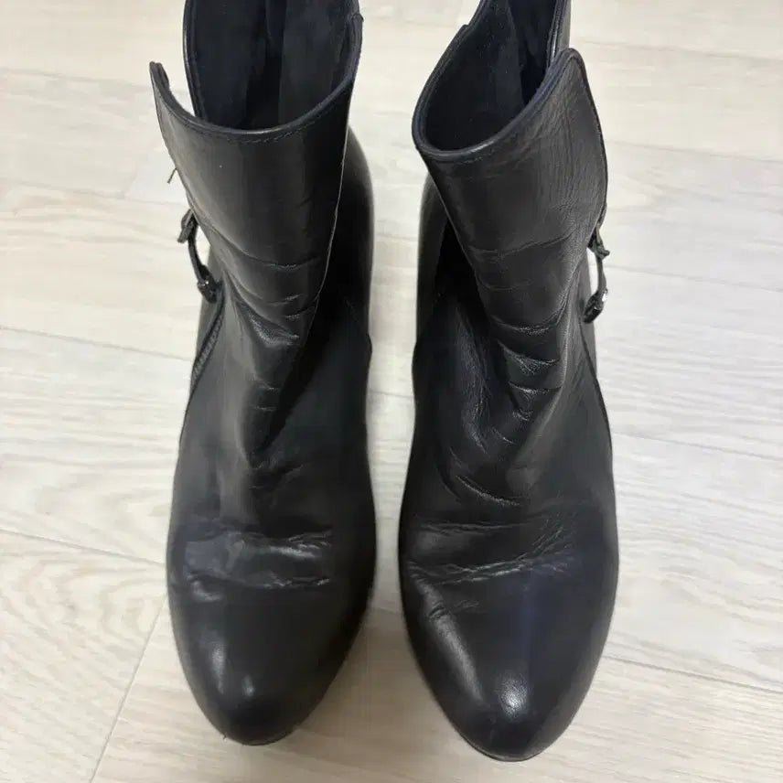 [BUNJANG] Kissa Leather Ankle Boots 235 / Kissa 가죽앵클부츠 235