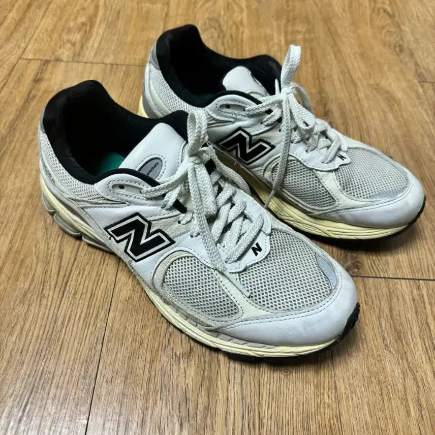 [BUNJANG] New Balance x Thisisneverthat 2002R White / 뉴발란스 x 디스이즈네버댓 2002R 화이트 285