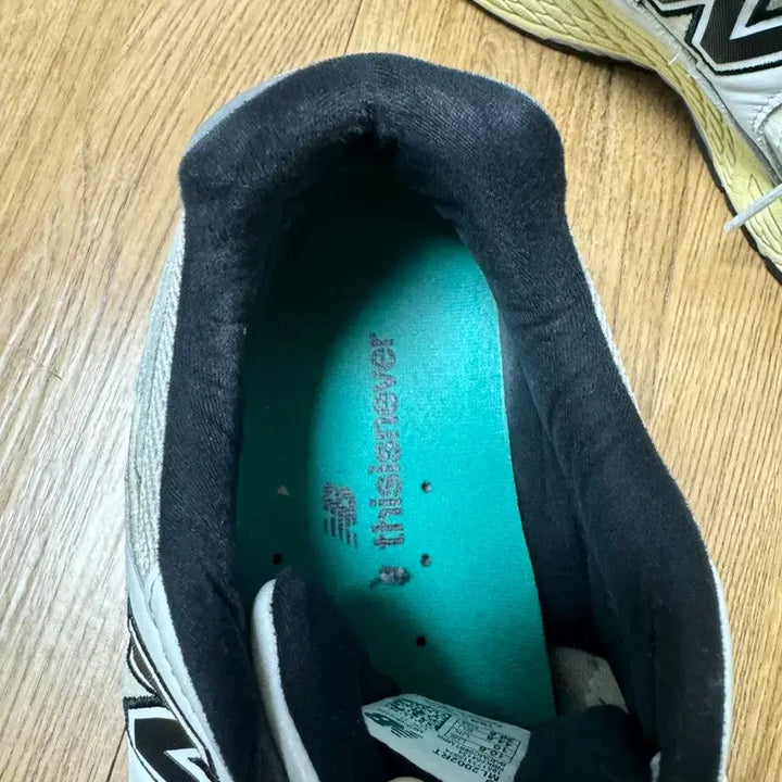 [BUNJANG] New Balance x Thisisneverthat 2002R White / 뉴발란스 x 디스이즈네버댓 2002R 화이트 285