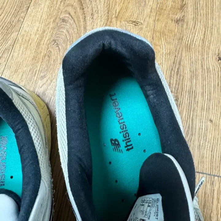 [BUNJANG] New Balance x Thisisneverthat 2002R White / 뉴발란스 x 디스이즈네버댓 2002R 화이트 285