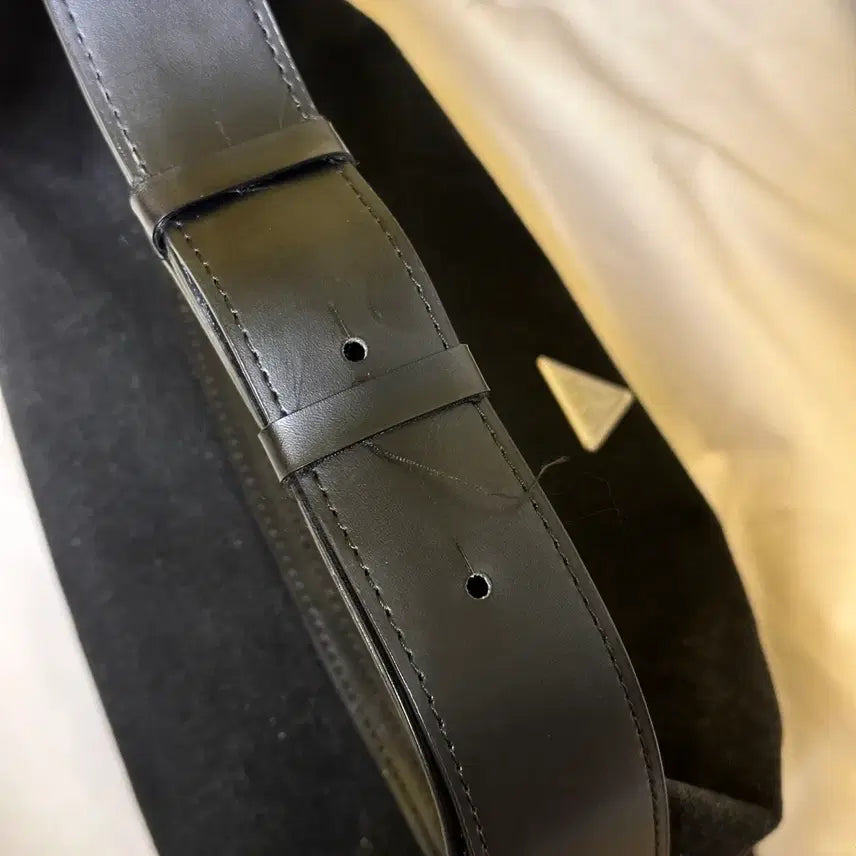 [BUNJANG] Kellys Guess Upcycling Silver Logo Cushion Bag / 켈리즈 게스 업사이클링 은장 로고 쿠션백