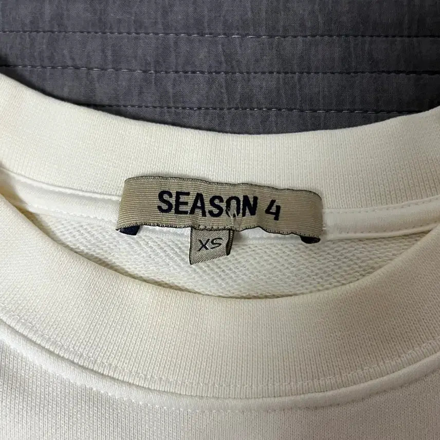 [BUNJANG] Enhypen Off-White Crewneck / 이지 시즌4 크루넥 오프화이트 XS