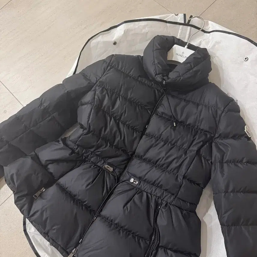 [BUNJANG] Moncler Markeke Short Padded Jacket Black Size 3 / 몽클레어 마크케 숏패딩 블랙 3사이즈