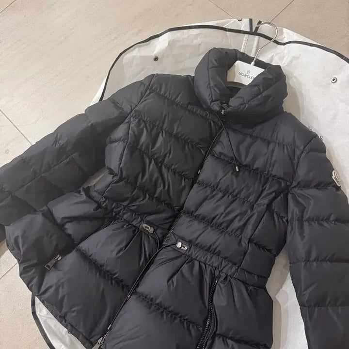 [BUNJANG] Moncler Markeke Short Padded Jacket Black Size 3 / 몽클레어 마크케 숏패딩 블랙 3사이즈