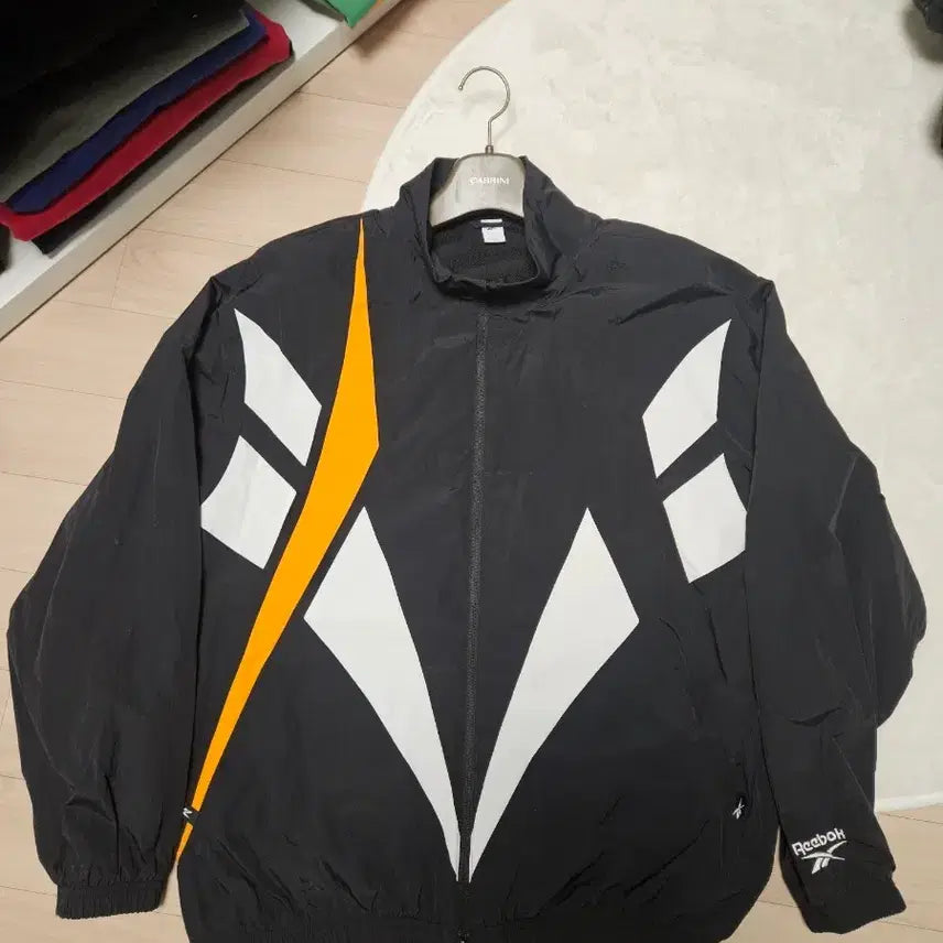 [BUNJANG] Reebok Vector Windbreaker Jacket / 리복 벡터 바람막이