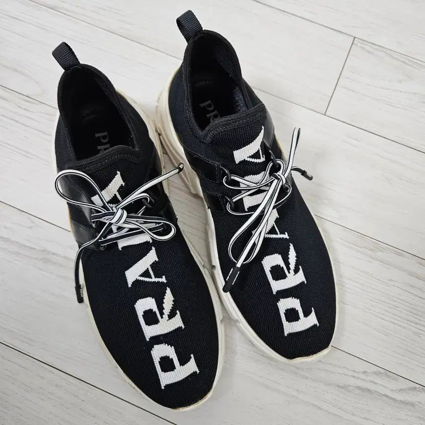 [BUNJANG] Prada Black Knit Sneakers Size 35.5 / 프라다 블랙 니트 스니커즈 35.5 사이즈