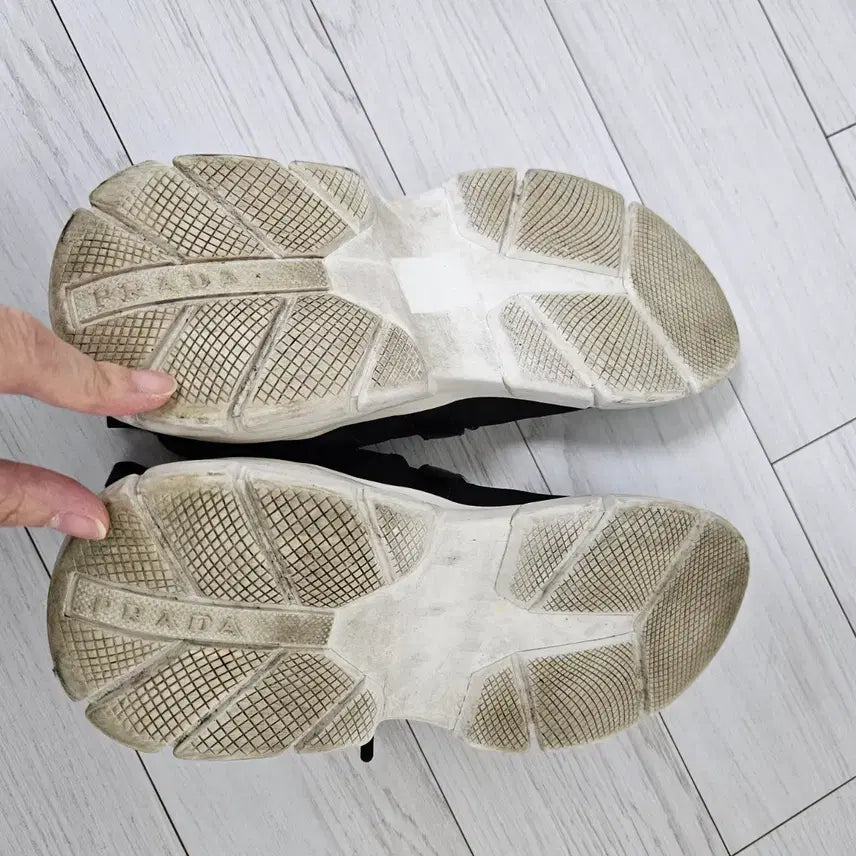 [BUNJANG] Prada Black Knit Sneakers Size 35.5 / 프라다 블랙 니트 스니커즈 35.5 사이즈