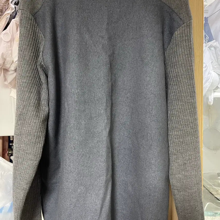 [BUNJANG] Solid Homme Gray Patch Sweatshirt (Size 110) / 솔리드옴므 그레이 니트 패치 맨투맨 사이즈(110)