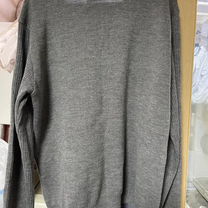 [BUNJANG] Solid Homme Gray Patch Sweatshirt (Size 110) / 솔리드옴므 그레이 니트 패치 맨투맨 사이즈(110)