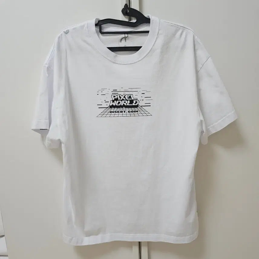 [BUNJANG] PLAVE Eunho Pixel World T-shirt / 플레이브 은호 픽셀월드 티셔츠