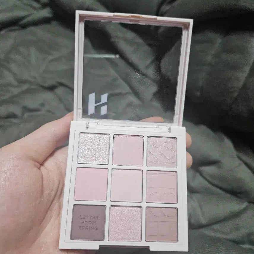 [BUNJANG] Holika Holika Letter From Spring Eyeshadow Palette / 홀리카홀리카 레터 프롬 스프링 섀도우 팔레트