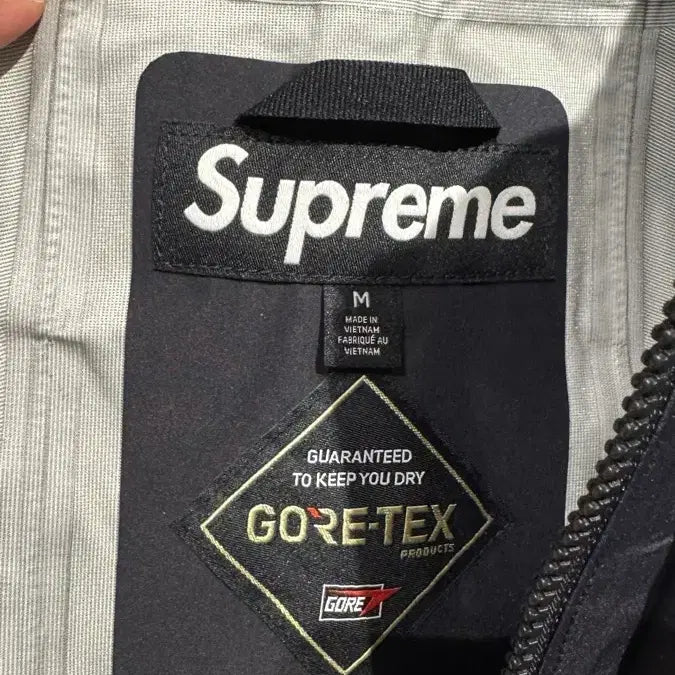 [BUNJANG] Supreme Gore-Tex Shell Jacket 24FW / 슈프림 고어텍스 쉘 자켓 블랙 24FW