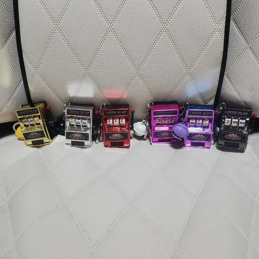 [BUNJANG] 777 Slot Machine Keyring/Keyholder / 슬롯머신 777 복불복 게임 키링(6컬러)/키홀더 팝니다.