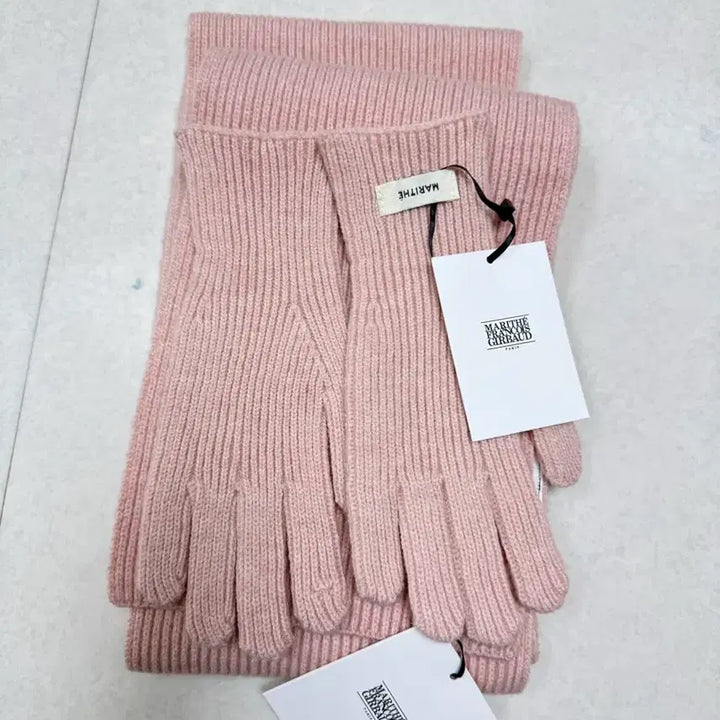 [BUNJANG] Marithe Scarf and Glove Set (Pink/Beige) / 마리떼 목도리/장갑 세트 (핑크/베이지)