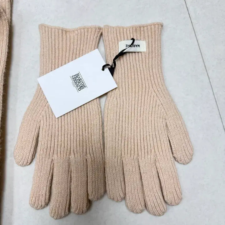 [BUNJANG] Marithe Scarf and Glove Set (Pink/Beige) / 마리떼 목도리/장갑 세트 (핑크/베이지)