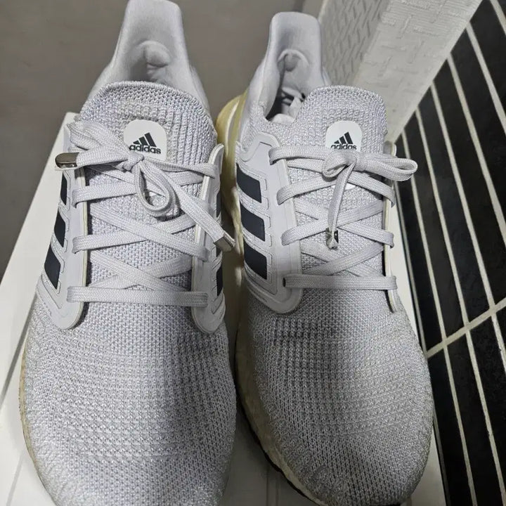 [BUNJANG] Adidas Ultraboost 255 Sneakers / 아디다스 울트라부스트 255