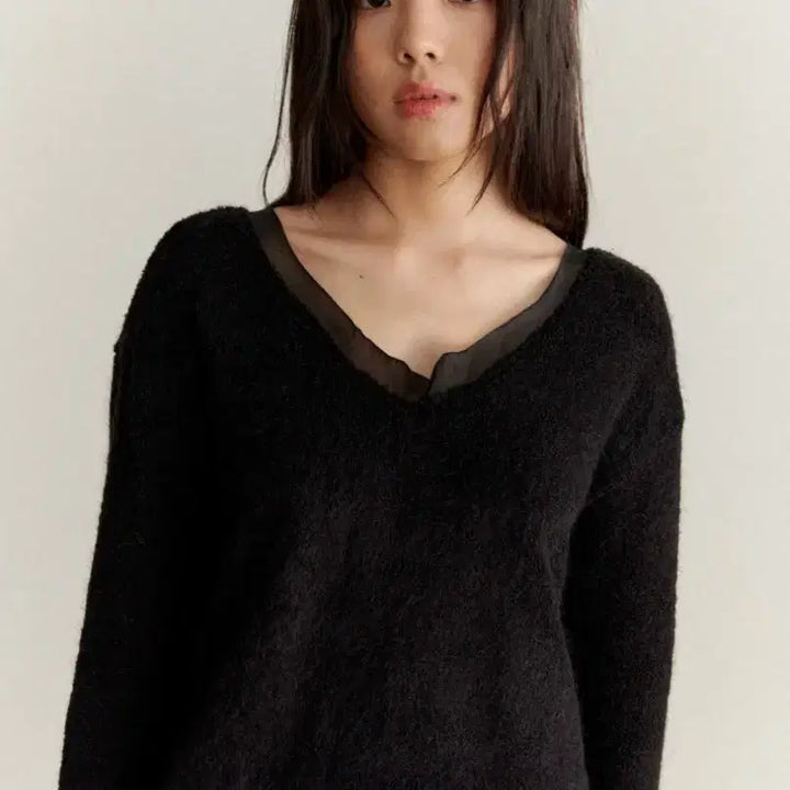 [BUNJANG] YUJE Fluffy Silk Knit (Black) / YUJE 유제_Fluffy Silk Knit (black)