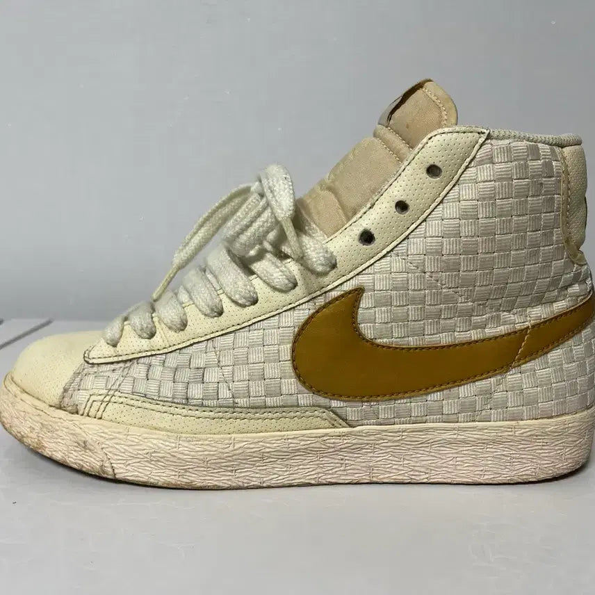 [BUNJANG] Nike Woven Blazer Yuna Kim White Gold Sneakers / 나이키 우븐 블레이저 흰금 255 김연아 블레이져 희귀 레어
