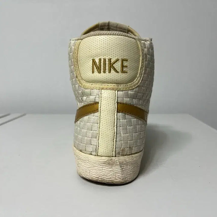 [BUNJANG] Nike Woven Blazer Yuna Kim White Gold Sneakers / 나이키 우븐 블레이저 흰금 255 김연아 블레이져 희귀 레어