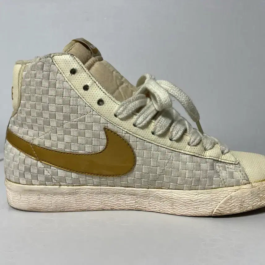 [BUNJANG] Nike Woven Blazer Yuna Kim White Gold Sneakers / 나이키 우븐 블레이저 흰금 255 김연아 블레이져 희귀 레어