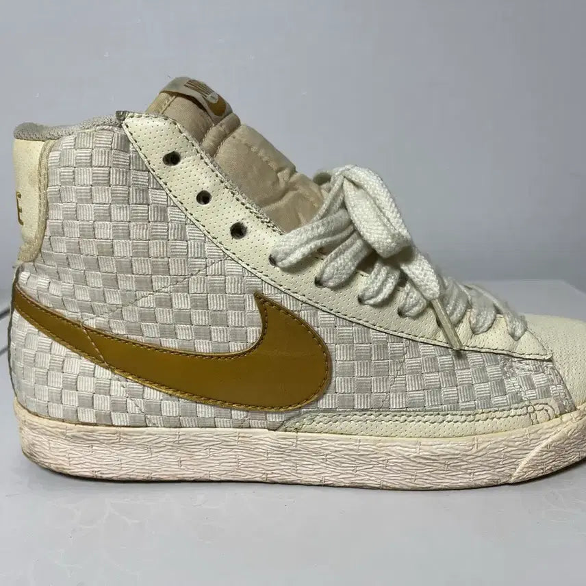 [BUNJANG] Nike Woven Blazer Yuna Kim White Gold Sneakers / 나이키 우븐 블레이저 흰금 255 김연아 블레이져 희귀 레어