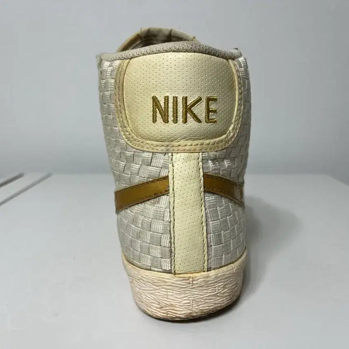 [BUNJANG] Nike Woven Blazer Yuna Kim White Gold Sneakers / 나이키 우븐 블레이저 흰금 255 김연아 블레이져 희귀 레어