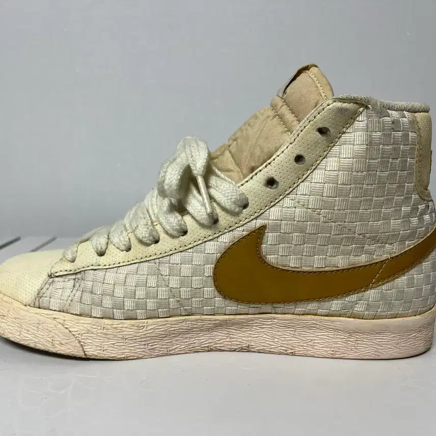 [BUNJANG] Nike Woven Blazer Yuna Kim White Gold Sneakers / 나이키 우븐 블레이저 흰금 255 김연아 블레이져 희귀 레어