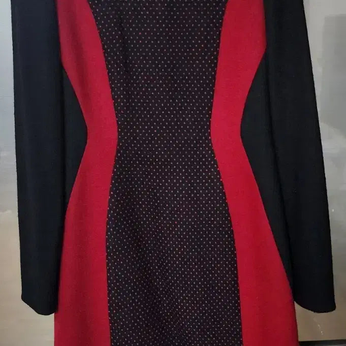 [BUNJANG] Vesse Red Color Block Dress / VESSE 레드 배색 원피스 예쎄 배색 원피스 H라인 원피스