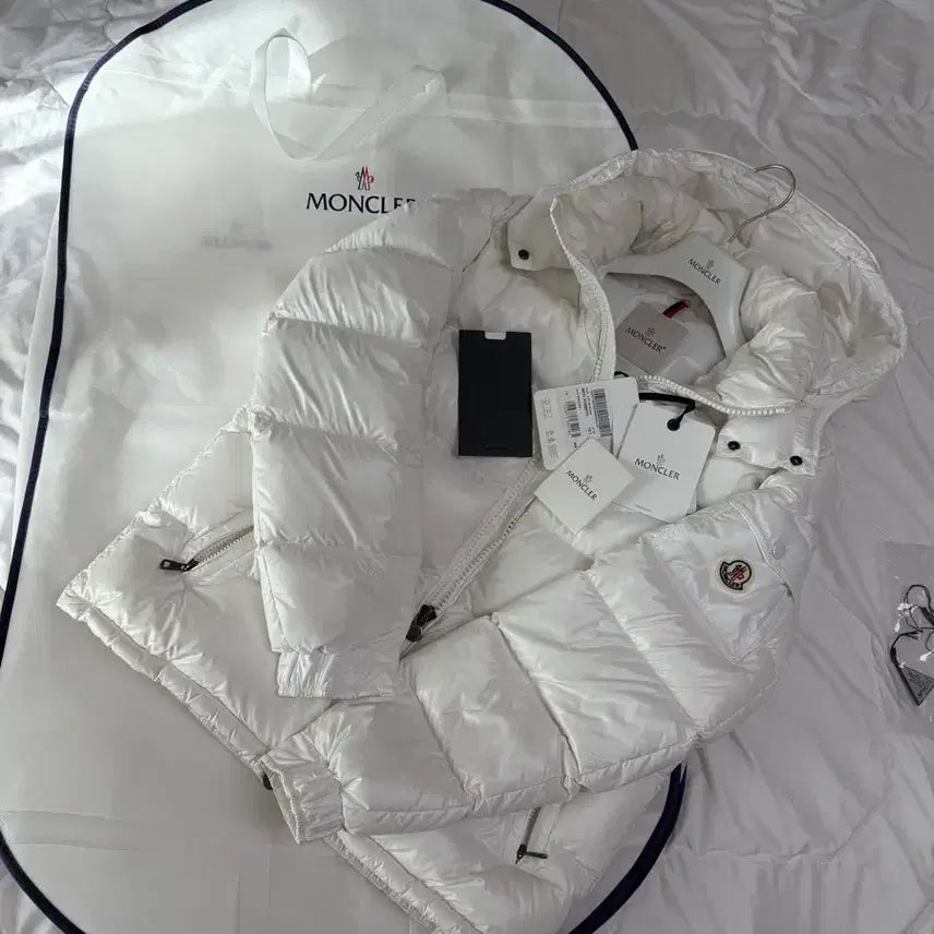 [BUNJANG] Moncler Maya White Jacket / 23fw 몽클레어 마야 3사이즈 풀구성