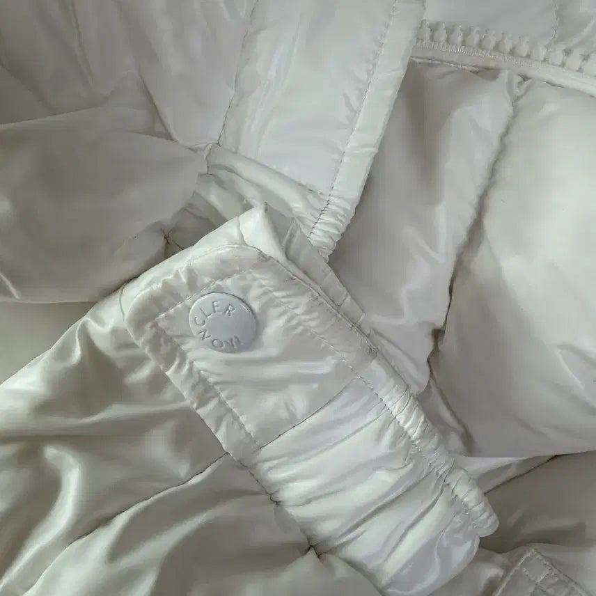 [BUNJANG] Moncler Maya White Jacket / 23fw 몽클레어 마야 3사이즈 풀구성