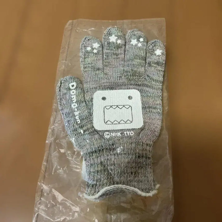 [BUNJANG] Domo Domo Gloves / 어느정도 가격제안 받음)도모군 도모쿤 Domo 장갑 팔아요