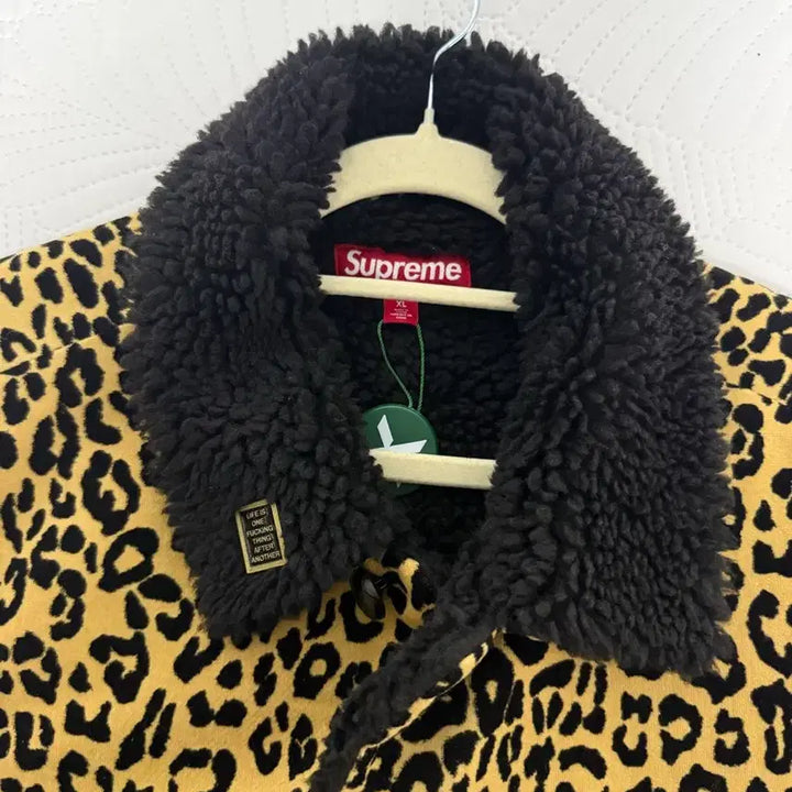 [SOLD OUT] [XL] 슈프림 킨더만 언컷 코듀로이 카 코트 레오파드 - 24FW