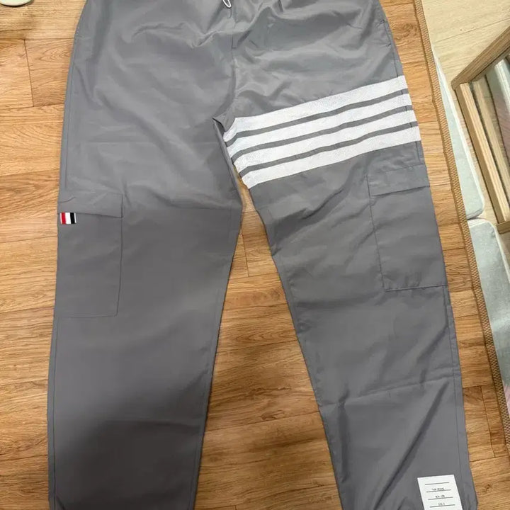 [SOLD OUT] 톰브라운 삼선 트레이닝 카고 바지
