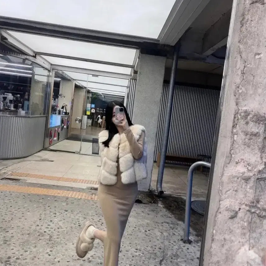 [BUNJANG] Fox Cropped Faux Fur Vest / [새상품/수입의류] 크롭 폼폼이 퍼 조끼 베스트