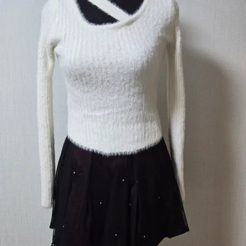 [BUNJANG] White Angora Knit Sweater / 화이트 앙고라 니트 가슴부분 사선 포인트