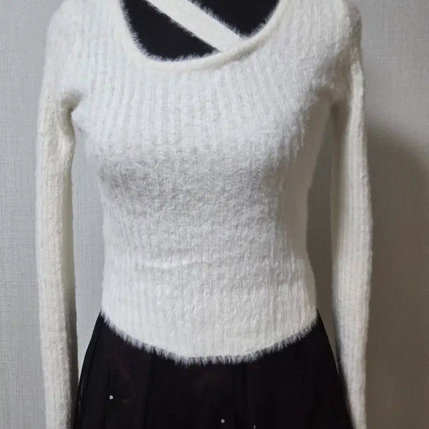 [BUNJANG] White Angora Knit Sweater / 화이트 앙고라 니트 가슴부분 사선 포인트