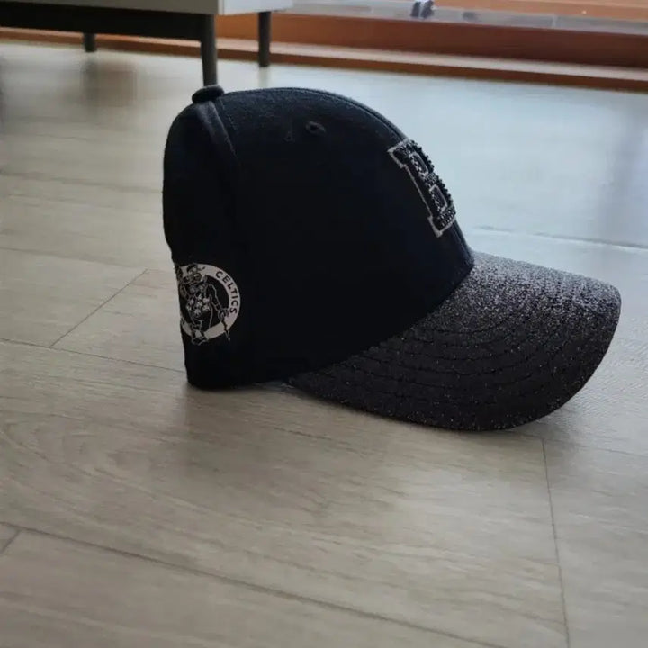 [BUNJANG] Black Cap with Glitter / 블랙 캡 모자