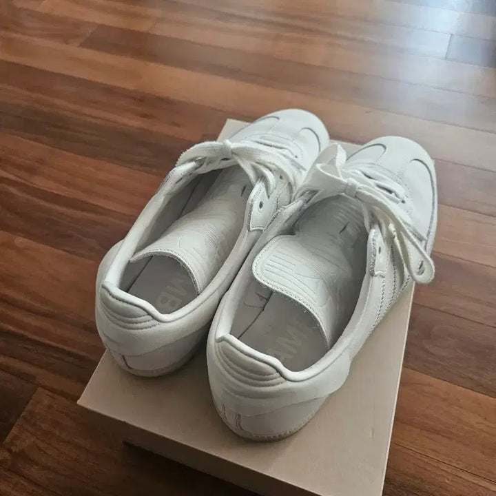 [BUNJANG] Adidas Pharrell Williams Human Race Samba White / 아디다스 퍼렐 윌리엄스 휴먼레이스 삼바 화이트