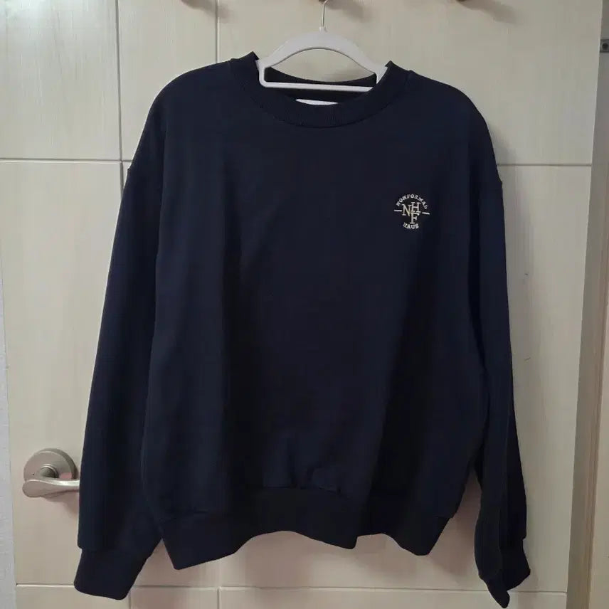 [BUNJANG] Basic Navy Embroidered Sweatshirt / 도톰 쭈리 맨투맨