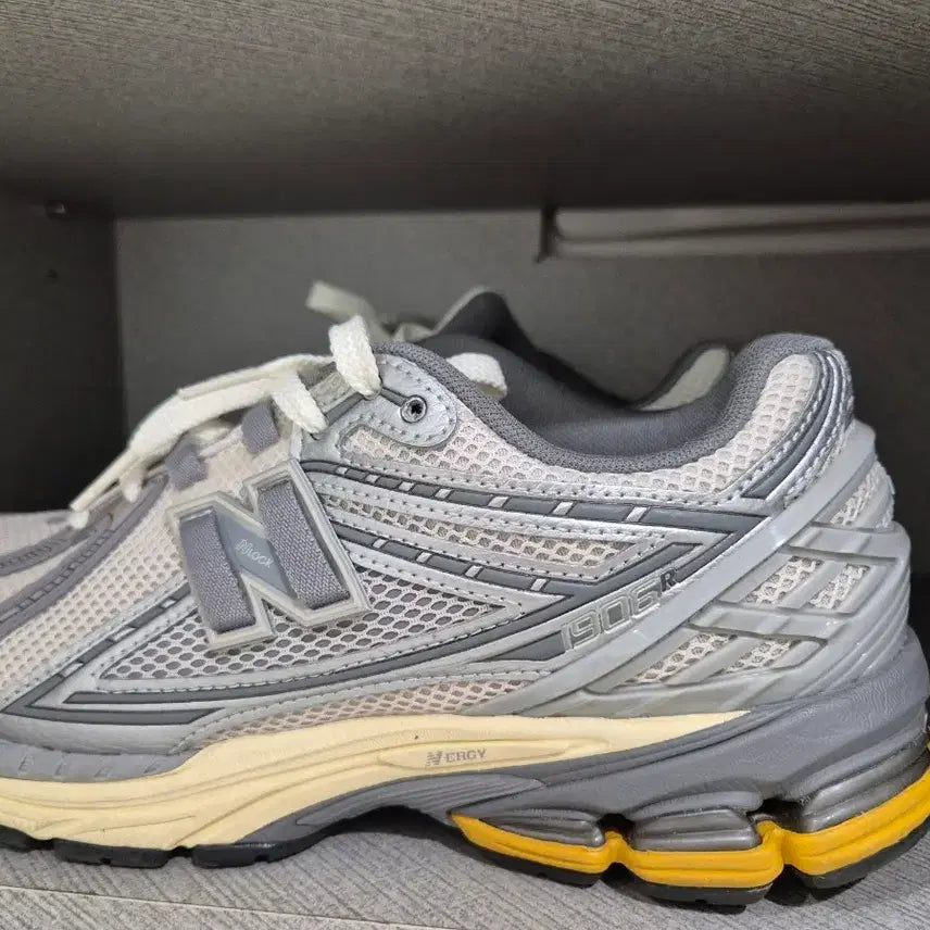 [BUNJANG] New Balance 1906r Sneakers / 뉴발란스 1906r 운동화 판매합니다