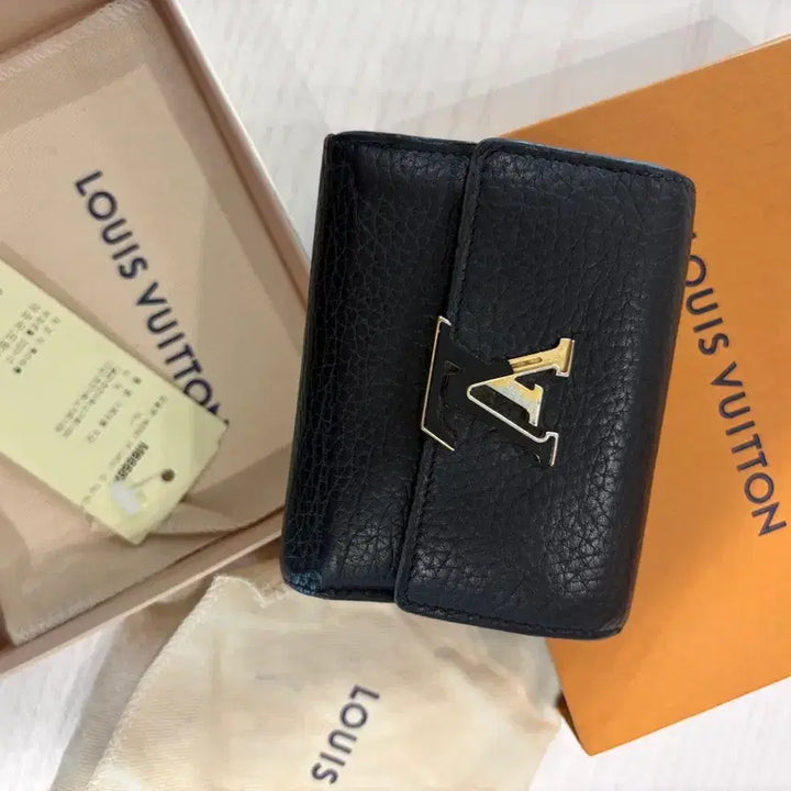 [BUNJANG] Louis Vuitton Capucines XS Wallet Black / 루이비통 카퓌신 XS 또뤼옹 월릿 블랙(정품)