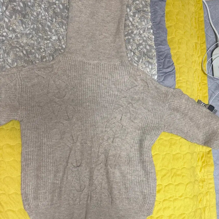 [BUNJANG] Generic Mini Dress / 터틀넥 꽈배기 니트벌룬 미니원피스