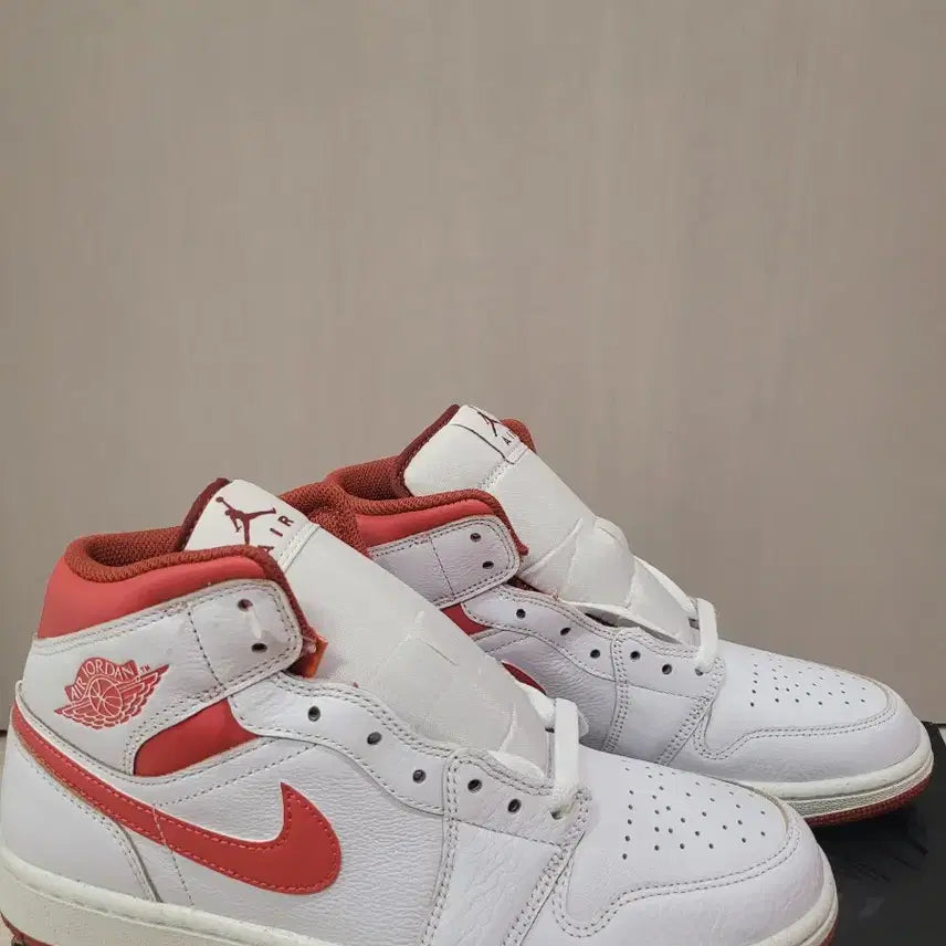 [BUNJANG] Nike Jordan 1 Mid SE White Dune Red 275mm Sneakers / 나이키 조던 1 미드 SE 화이트 듄 레드 275mm