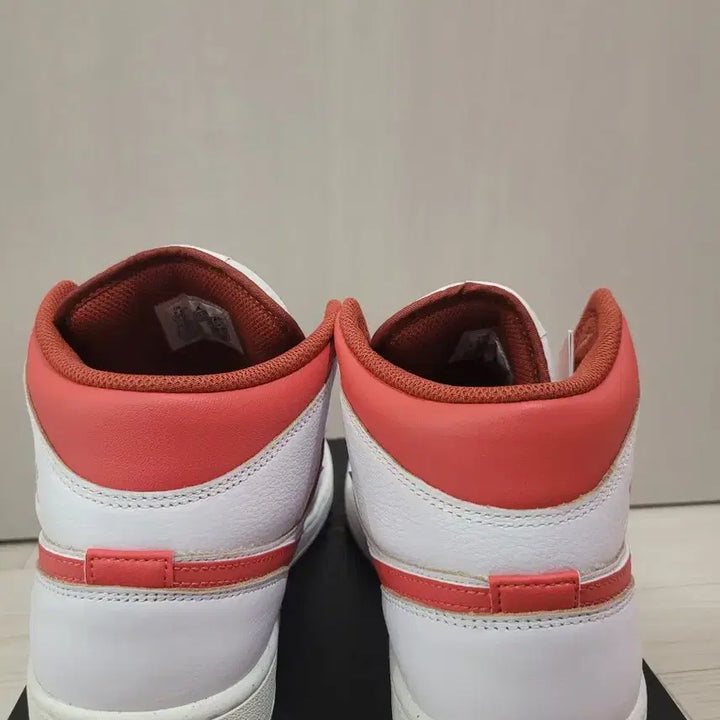 [BUNJANG] Nike Jordan 1 Mid SE White Dune Red 275mm Sneakers / 나이키 조던 1 미드 SE 화이트 듄 레드 275mm