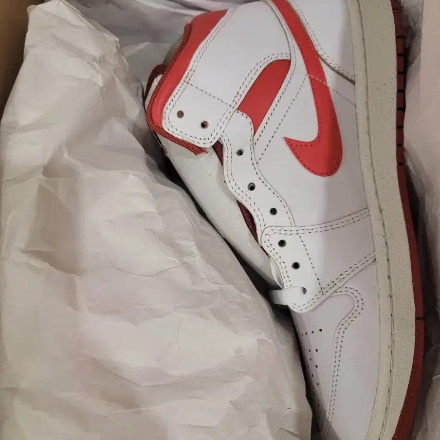 [BUNJANG] Nike Jordan 1 Mid SE White Dune Red 275mm Sneakers / 나이키 조던 1 미드 SE 화이트 듄 레드 275mm