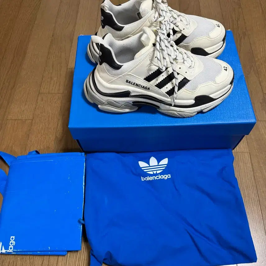 [BUNJANG] Balenciaga Adidas Triple S Sneakers / 발렌시아가 아디다스 트리플S 42  팝니다.