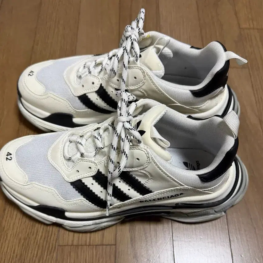 [BUNJANG] Balenciaga Adidas Triple S Sneakers / 발렌시아가 아디다스 트리플S 42  팝니다.