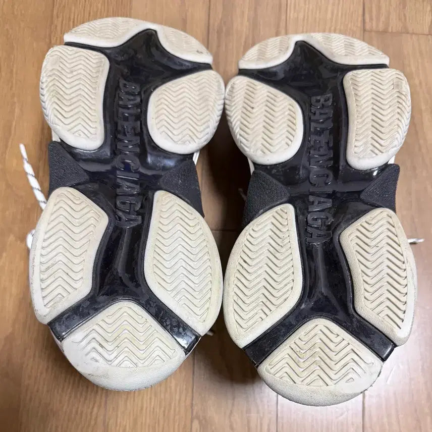 [BUNJANG] Balenciaga Adidas Triple S Sneakers / 발렌시아가 아디다스 트리플S 42  팝니다.