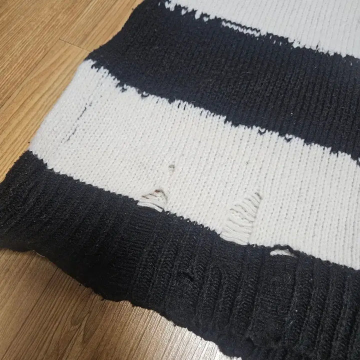 [BUNJANG] Black White Stripe Knit Top / 블랙 화이트 스트라이프 데미지 니트 (원피스 가능)