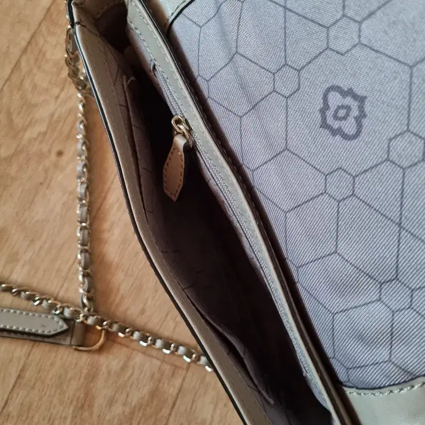 [BUNJANG] Oryany Chain Crossbody Bag / 오야니 체인 크로스백 숄더백